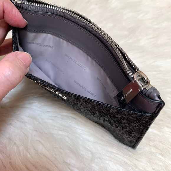 MICHAEL KORS Jet Set Travel Black/Gray Logo Flat Euro Card Case Wallet w/Keyring - Picture 3 of 15